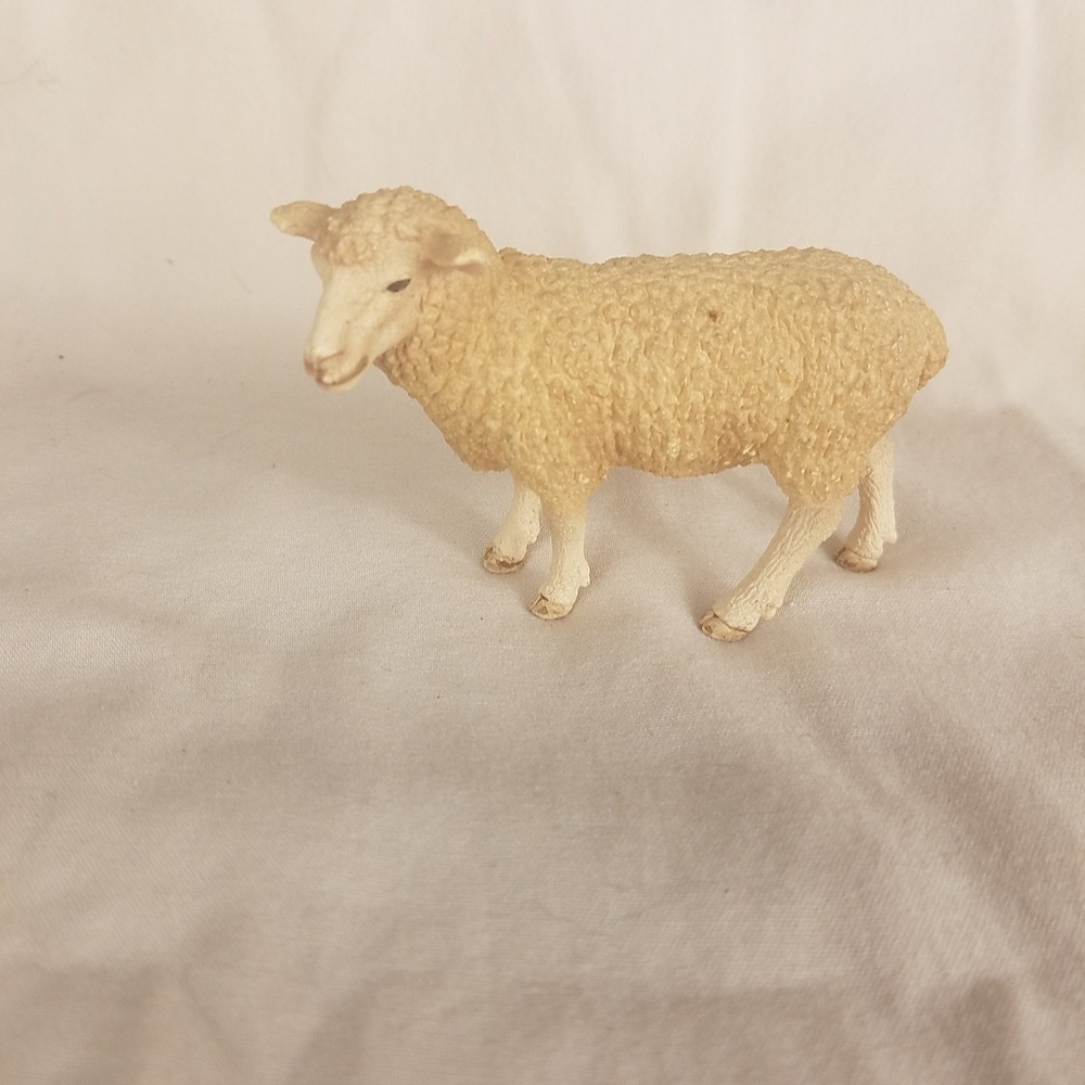 Schleich Sheep Ewe Farm Animal Figurine Realistic Textured‎ Miniature 2013 13743